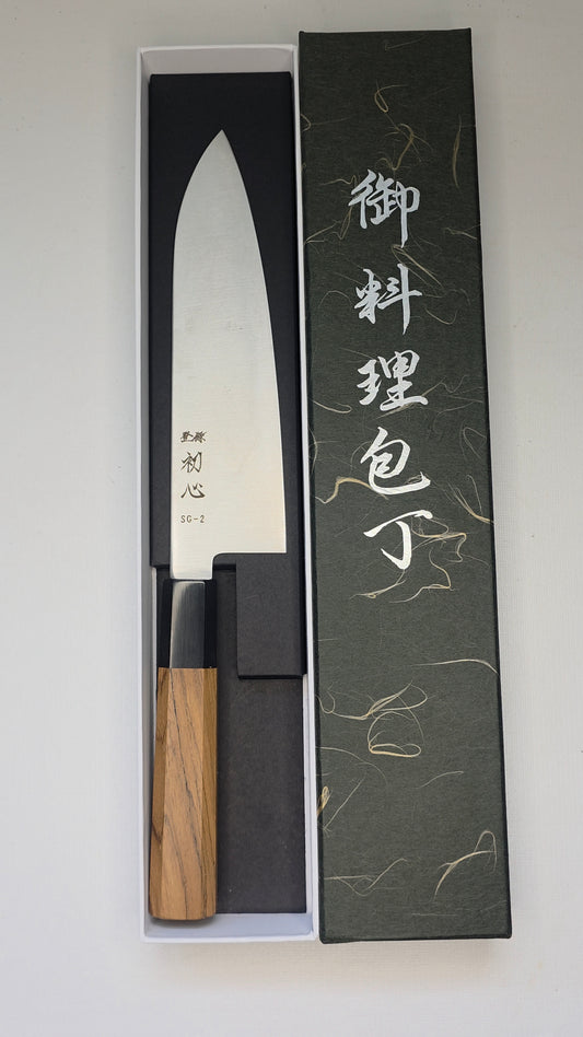 Hatsukokoro Hayabusa SG2 3-Layer Santoku 180mm – Teak Handle